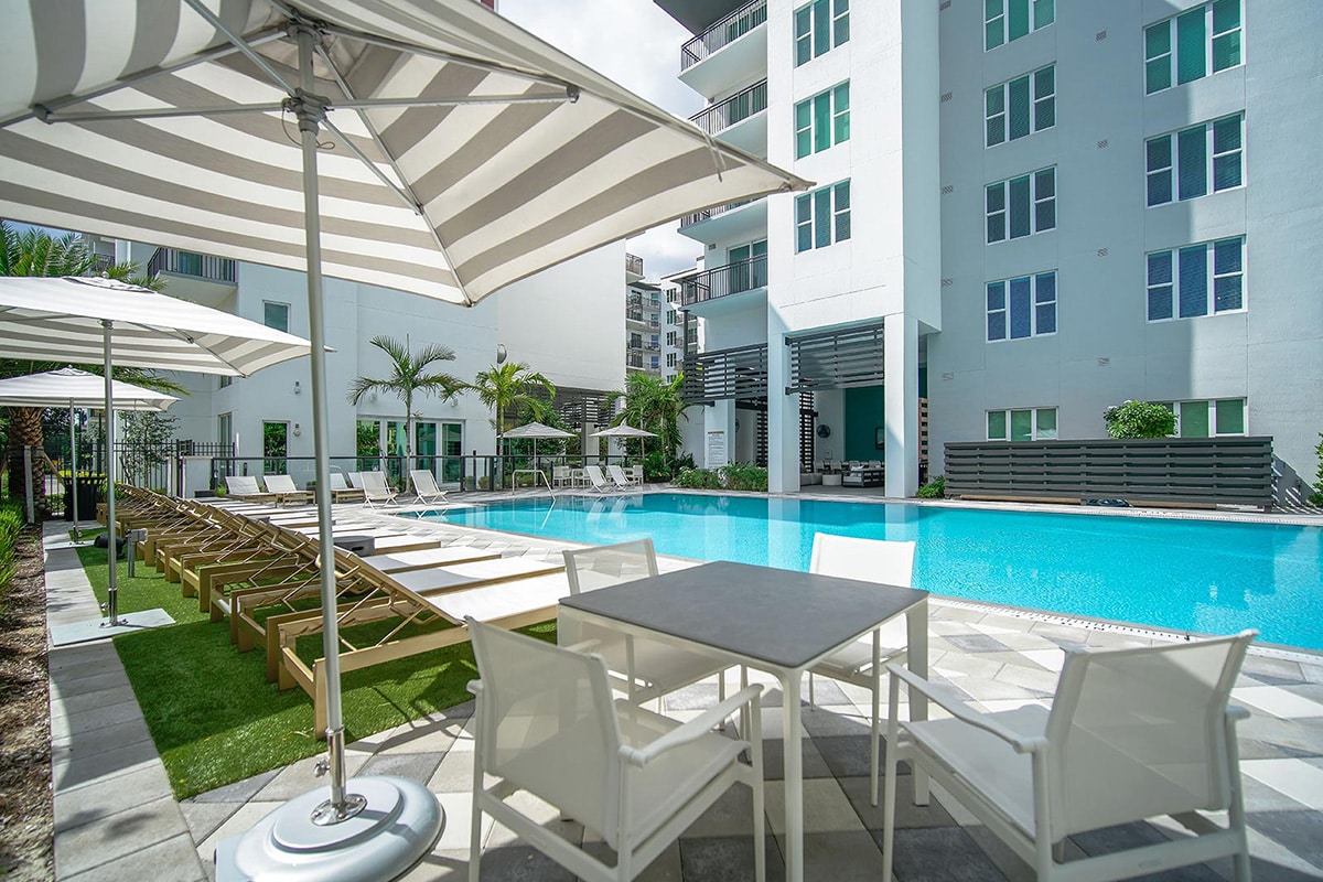 3813-04-Pool_1200x800