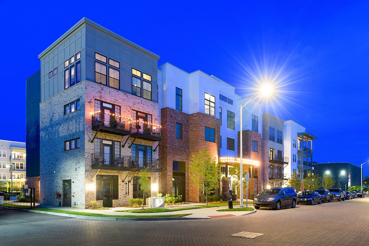 (c)ZACH ROLEN www.rolenimage.com